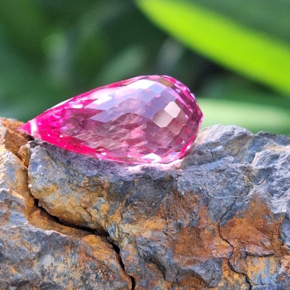 18.6 Carat Pink Quartz Briolette Bead, NWT, Drilled, 21mmx10mm - Picture 1 of 1